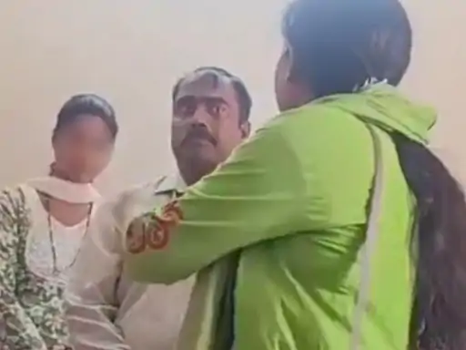 Raigarh Video: प्रोफेसर ने की सेक्स की डिमांड, युवती ने जड़ा थप्पड़; Video वायरल