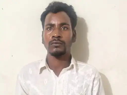 Raigarh Rape: छत्तीसगढ़ के रायगढ़ जिले में 8 साल की बच्ची से दुष्कर्म का मामला सामने आया है। पुलिस ने त्वरित कार्रवाई करते हुए आरोपी युवक को गिरफ्तार कर न्यायिक रिमांड पर जेल भेज दिया है। मामला लैलूंगा थाना क्षेत्र का है।