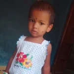 CG School Bus: मोहला-मानपुर-अंबागढ़ चौकी जिले में मंगलवार सुबह एक दर्दनाक सड़क हादसे में 2 साल की बच्ची की मौत हो गई। खड़गांव थाना क्षेत्र के घोटिया गांव में फ्लॉवर वैली इंग्लिश मीडियम स्कूल की बस की चपेट में आने से मासूम की मौके पर ही मौत हो गई।