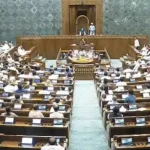 CG News: प्रधानमंत्री, मुख्यमंत्री और मंत्रियों को न्यायिक हिरासत की स्थिति में पद से हटाने से जुड़े प्रस्तावित 130वें संविधान संशोधन विधेयक को लेकर देशभर में चर्चा तेज हो गई है। इस विधेयक की समीक्षा कर रही संयुक्त संसदीय समिति 17 जुलाई को अपनी रिपोर्ट सौंप सकती है। यदि समिति की सिफारिशों के बाद यह विधेयक संसद से पारित होकर कानून बनता है, तो इसका प्रभाव छत्तीसगढ़ सहित सभी राज्यों के मुख्यमंत्री और मंत्रियों पर समान रूप से लागू होगा। फिलहाल यह केवल एक प्रस्तावित विधेयक है, अभी कानून नहीं बना है।