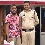 Raipur Railway Cheating: रायपुर में रेलवे भर्ती बोर्ड की ऑनलाइन परीक्षा के दौरान मोबाइल फोन के जरिए नकल करने के आरोप में एक अभ्यर्थी को गिरफ्तार किया गया है। आरोपी परीक्षा केंद्र के अंदर मोबाइल छिपाकर ले गया था और परीक्षा के दौरान कंप्यूटर स्क्रीन पर दिखाई दे रहे प्रश्नों की तस्वीरें खींच रहा था। मामले में डीडी नगर थाना पुलिस ने कार्रवाई करते हुए आरोपी के खिलाफ मामला दर्ज कर उसे गिरफ्तार कर लिया है।
