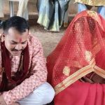 CG News: छत्तीसगढ़ के बस्तर जिले में एक अनोखा मामला सामने आया है। एक युवती ने जिस युवक के खिलाफ रेप का मामला दर्ज कराया था, बाद में उसी से शादी कर ली। अदालत की अनुमति के बाद दोनों का विवाह जगदलपुर सेंट्रल जेल परिसर में संपन्न हुआ। युवक पिछले 7 महीने से जेल में बंद है। मामला परपा थाना क्षेत्र के राजूर गांव का है।