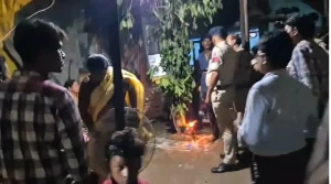 CG News: छत्तीसगढ़ के कोरबा जिले के चिमनीभठा वार्ड क्रमांक 14 में 13 वर्षीय लड़की और 15 वर्षीय लड़के का बाल विवाह ऐन मौके पर रोक दिया गया। मंडप सज चुका था और बारात भी पहुंच गई थी, तभी सूचना मिलने पर महिला एवं बाल विकास विभाग की टीम और मानिकपुर चौकी पुलिस मौके पर पहुंची और विवाह रुकवा दिया।