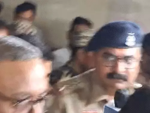 Raipur News: शराब घोटाले में कांग्रेस नेता रामगोपाल गिरफ्तार, 104 करोड़ रुपए पहुंचे कांग्रेस भवन ! 22 जुलाई तक बढ़ी रिमांड Comp 1 5617835913441783671558 1784340209