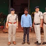 CG Rape: मुंगेली जिले के लालपुर थाना क्षेत्र में एक दिव्यांग युवती से दुष्कर्म का मामला सामने आया है। पीड़िता के परिजनों की शिकायत पर पुलिस ने त्वरित कार्रवाई करते हुए आरोपी को 24 घंटे के भीतर गिरफ्तार कर लिया। आरोपी को न्यायालय में पेश करने के बाद न्यायिक रिमांड पर जेल भेज दिया गया है।