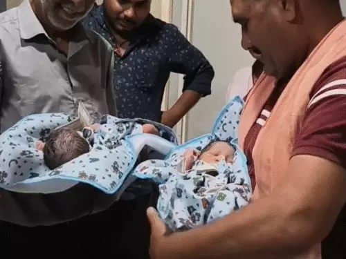 Korba News: अस्पताल में जुड़वा बच्चों में से एक की मौत, दूसरा गंभीर; परिजनों ने डॉक्टरों को पीटा Gifs6 1784454659