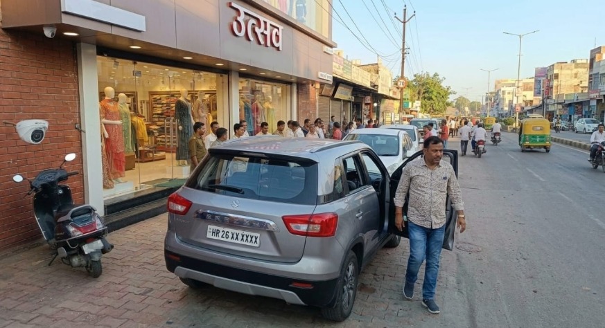 Durg Car Theft, Durg Car Cash Theft, Durg Car Cash Chori, कार का शीशा तोड़कर नकदी चोरी, दुर्ग कार चोरी,