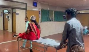Rajnandgaon Accident: ट्रेलर ने खड़ी पिकअप को मारी टक्कर, 1 की मौत; 8 लोग घायल Image 54 3 300x175