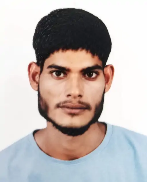 CG Murder: छत्तीसगढ़ के बलोद जिले में पुरानी रंजिश के चलते एक युवक की लोहे की रॉड से पीट-पीटकर हत्या कर दी गई। मृतक की पहचान 30 वर्षीय हितेश सिन्हा के रूप में हुई है। पुलिस के अनुसार आरोपियों ने पहले उसकी बाइक को टक्कर मारकर गिराया, फिर लोहे की रॉड से हमला कर गंभीर रूप से घायल कर दिया। इलाज के दौरान करीब 18 घंटे बाद उसकी मौत हो गई। मामला देवरी थाना क्षेत्र के ग्राम खैरा का है।