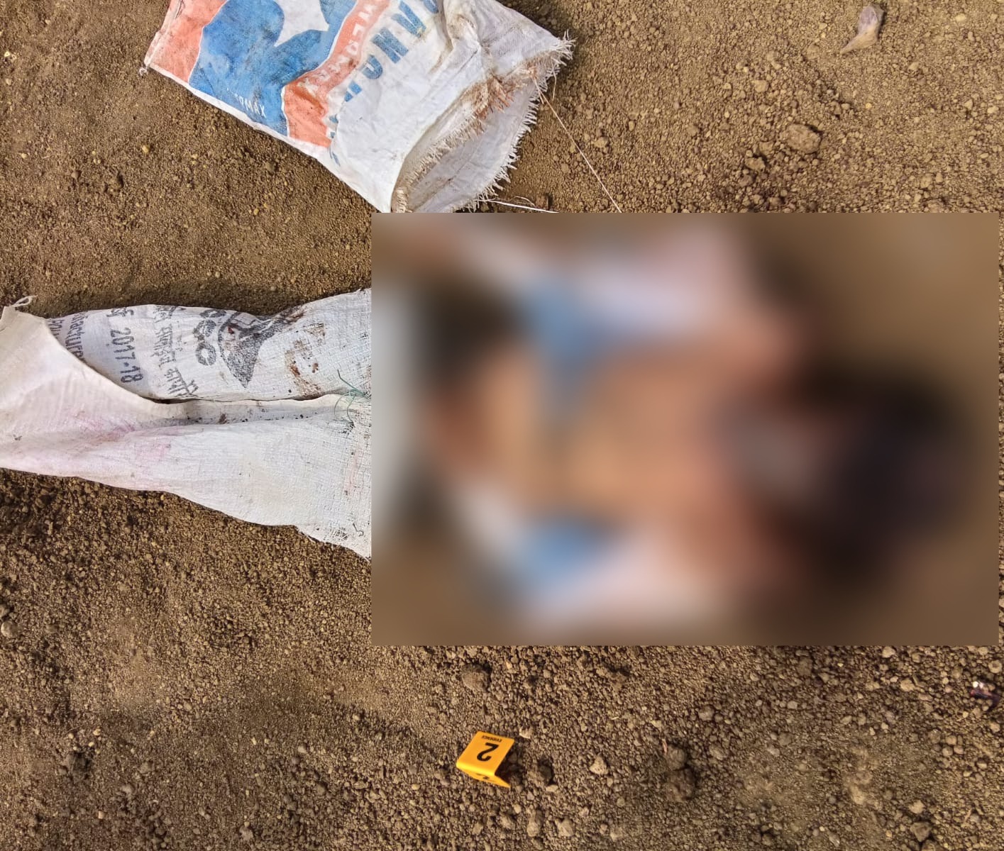 Raipur Breaking: रायपुर में बोरी में बंद मिला युवक का शव, पत्थर से कुचलकर हत्या !