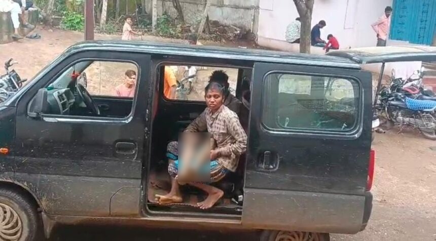 CG News: छत्तीसगढ़ के खैरागढ़ जिले के ग्राम बैगाटोला में मंगलवार सुबह खेत की जोताई के दौरान करंट लगने से एक किसान की दर्दनाक मौत हो गई। हादसे के बाद किसान को गंभीर हालत में अस्पताल ले जाया गया, जहां चिकित्सकों ने उन्हें मृत घोषित कर दिया।
