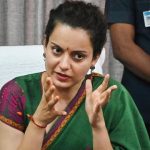 Kangana Ranaut: भाजपा सांसद और अभिनेत्री कंगना रनोट ने संसद के पास जंतर-मंतर पर चल रहे प्रदर्शन की आलोचना की है। मानसून सत्र के दौरान मीडिया से बातचीत में उन्होंने कहा कि किसी को पद से हटाने या बनाए रखने के लिए सरकार पर दबाव बनाना उचित नहीं है। उनके अनुसार सार्वजनिक मुद्दों पर चर्चा और समाधान का उचित मंच संसद है, न कि सड़क पर आंदोलन।