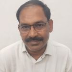 Raigarh Bribery Case: छत्तीसगढ़ के रायगढ़ में ACB (एंटी करप्शन ब्यूरो) ने बड़ी कार्रवाई करते हुए कलेक्ट्रेट के राहत एवं आपदा प्रबंधन शाखा के एक बाबू को रिश्वत लेते रंगे हाथों गिरफ्तार किया है। आरोपी सर्पदंश से हुई महिला की मौत के बाद मिलने वाली मुआवजा राशि बैंक खाते में जारी कराने के बदले 50 हजार रुपए की रिश्वत मांग रहा था।