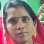 CG News: छत्तीसगढ़ के बिलासपुर जिले से एक दिल दहला देने वाला मामला सामने आया है। जहां चाय बनाते समय करंट लगने से एक महिला की दर्दनाक मौत हो गई। सिरगिट्टी थाना क्षेत्र के ग्राम हरदी कला में सोमवार सुबह एक महिला अपने घर के किचन में चाय बना रही थी। किचन के टीन शेड में करंट प्रवाहित होने के कारण वह उसकी चपेट में आ गई। घटना के बाद पूरे इलाके में शोक का माहौल है।