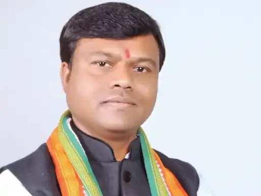 CG Congress: छत्तीसगढ़ प्रदेश कांग्रेस अध्यक्ष दीपक बैज का तीन वर्षीय कार्यकाल 12 जुलाई को पूरा हो गया है। पार्टी में आमतौर पर प्रदेश अध्यक्ष की जिम्मेदारी तीन साल के लिए दी जाती है, लेकिन विशेष परिस्थितियों में हाईकमान तय करता है कि मौजूदा अध्यक्ष को पद पर कब तक बनाए रखा जाए।