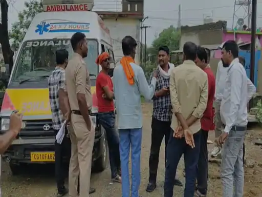 CG Suicide: जांजगीर-चांपा जिले के पामगढ़ थाना क्षेत्र के ग्राम धाराशिव में प्रेम प्रसंग का मामला सामने आया है। खेत में एक पेड़ से युवक का शव मिलने के कुछ समय बाद उसकी प्रेमिका ने भी कथित तौर पर उसी स्थान पर फंदे से लटककर जान दे दी। पुलिस ने दोनों मामलों में मर्ग कायम कर जांच शुरू कर दी है।