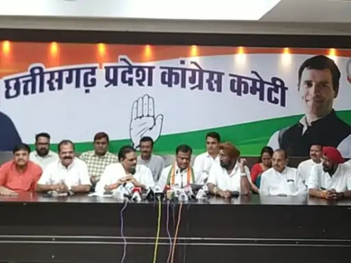 CG Electricity Bill: छत्तीसगढ़ में बढ़ते बिजली बिल और स्मार्ट मीटर के मुद्दे को लेकर कांग्रेस ने भाजपा सरकार के खिलाफ तीन दिवसीय प्रदेशव्यापी आंदोलन का ऐलान किया है। प्रदेश कांग्रेस अध्यक्ष दीपक बैज ने बताया कि 1 से 3 अगस्त तक चरणबद्ध कार्यक्रम आयोजित किए जाएंगे। आंदोलन के अंतिम दिन 3 अगस्त को रायपुर में मुख्यमंत्री निवास का घेराव किया जाएगा।