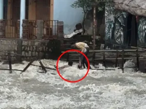 Narhara Waterfall: नरहरा वाटरफॉल में बहे 2 युवक,