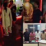Durg Sex Racket: छत्तीसगढ़ के दुर्ग जिले के जुनवानी इलाके में स्पा सेंटर की आड़ में देह व्यापार संचालित किए जाने का मामला सामने आया है। पुलिस ने सूचना के आधार पर कार्रवाई करते हुए एक स्पा सेंटर में छापा मारा और मैनेजर, महिला दलाल तथा ग्राहकों समेत कुल 9 आरोपियों को गिरफ्तार किया। मौके से 19 मोबाइल फोन और अन्य सामग्री भी जब्त की गई है। मामला स्मृतिनगर थाना क्षेत्र का है।