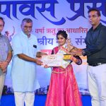 Raipur News: रायपुर में आयोजित पावस प्रसंग के समापन समारोह में 8 वर्षीय बाल नृत्यांगना आशिका सिंघल की कथक प्रस्तुति आकर्षण का केंद्र रही। अपनी मनमोहक प्रस्तुति से उन्होंने दर्शकों को मंत्रमुग्ध कर दिया और खूब सराहना बटोरी।