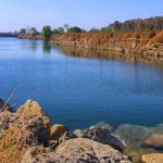 Raipur Blue Water: नवा रायपुर स्थित ब्लू वाटर खदान में लगातार हो रही डूबने की घटनाओं के बाद राज्य सरकार ने बड़ा फैसला लेने के संकेत दिए हैं। आपदा प्रबंधन मंत्री टंक राम वर्मा ने कहा है कि ब्लू वाटर खदान को प्रतिबंधित किया जाएगा। साथ ही खदान के चारों ओर फेंसिंग कर लोगों की आवाजाही रोकी जाएगी।