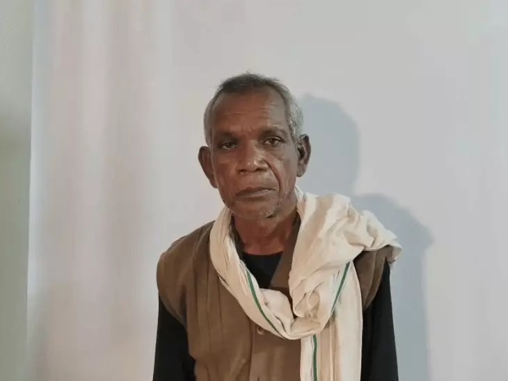 CG Double Murder: छत्तीसगढ़ के रायगढ़ जिले में महिला और उसकी 10 माह की बच्ची की हत्या के मामले का पुलिस ने खुलासा कर दिया है। इस मामले में पुलिस ने 65 वर्षीय आरोपी को गिरफ्तार किया है। जांच के दौरान जुटाए गए साक्ष्यों और पूछताछ के आधार पर आरोपी को न्यायिक रिमांड पर जेल भेज दिया गया है।