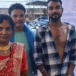 CG News: बिलासपुर जिले के तखतपुर में बासी समोसा परोसे जाने की शिकायत करना एक ग्राहक को भारी पड़ गया। आरोप है कि शिकायत से नाराज होटल संचालक ने अपने कर्मचारियों के साथ मिलकर ग्राहक की जमकर पिटाई कर दी। बीच-बचाव करने पहुंची उसकी बहन के साथ भी धक्का-मुक्की और अभद्रता की गई। घटना का वीडियो सोशल मीडिया पर वायरल हो रहा है।
