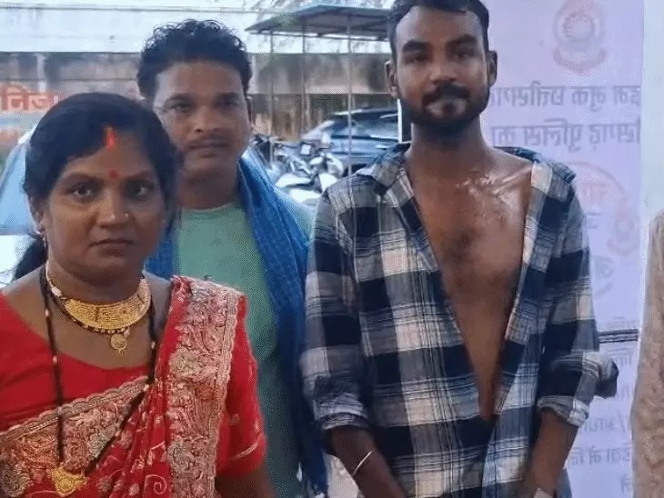 CG News: बिलासपुर जिले के तखतपुर में बासी समोसा परोसे जाने की शिकायत करना एक ग्राहक को भारी पड़ गया। आरोप है कि शिकायत से नाराज होटल संचालक ने अपने कर्मचारियों के साथ मिलकर ग्राहक की जमकर पिटाई कर दी। बीच-बचाव करने पहुंची उसकी बहन के साथ भी धक्का-मुक्की और अभद्रता की गई। घटना का वीडियो सोशल मीडिया पर वायरल हो रहा है।