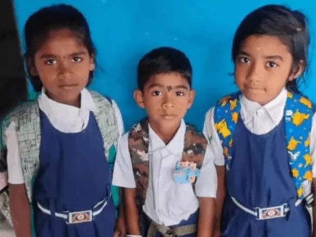 CG News: छत्तीसगढ़ के बिलासपुर जिले के तखतपुर थाना क्षेत्र के समडील गांव में स्कूल से लौटते समय घोंघा नदी पार करने के दौरान तेज बहाव में बहे एक ही परिवार के तीन बच्चों के शव बरामद कर लिए गए हैं। पुलिस ने पोस्टमार्टम के बाद तीनों शव परिजनों को सौंप दिए हैं।