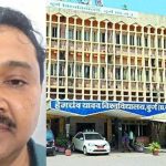 CG News: दुर्ग जिले में हेमचंद यादव विश्वविद्यालय के कुलसचिव भूपेन्द्र कुमार कुलदीप को महिला कर्मचारी के वेतन में 1 लाख 49 हजार 384 रुपये के कथित गबन के मामले में मोहन नगर पुलिस ने गिरफ्तार किया है। पुलिस ने उनके खिलाफ भारतीय न्याय संहिता की धारा 316(4) के तहत मामला दर्ज कर आगे की कार्रवाई शुरू कर दी है।