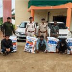CG Ganja Smuggling: सुकमा जिले में अवैध मादक पदार्थों की तस्करी के खिलाफ बड़ी कार्रवाई करते हुए पुलिस ने 68 किलोग्राम गांजा के साथ तीन अंतरराज्यीय तस्करों को गिरफ्तार किया है। आरोपी ओडिशा से दो कारों में गांजा छिपाकर छत्तीसगढ़ ला रहे थे। पुलिस ने एनएच-30 पर घेराबंदी कर दोनों वाहनों को पकड़ा। जब्त सामग्री की कुल अनुमानित कीमत 62 लाख 63 हजार 100 रुपए बताई गई है। मामला एर्राबोर थाना क्षेत्र का है।