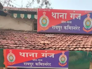 Raipur Drug: रायपुर में नशे के खिलाफ चलाए जा रहे अभियान के तहत पुलिस ने एक तस्कर को MDMA ड्रग्स के साथ गिरफ्तार किया है। गंज थाना पुलिस की कार्रवाई में आरोपी के कब्जे से 106 ग्राम MDMA बरामद की गई है। जब्त ड्रग्स की कीमत 12 लाख रुपए से अधिक बताई जा रही है।