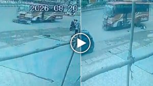 Raipur Accident: छत्तीसगढ़ की राजधानी रायपुर में गुरुवार को एक यात्री बस की टक्कर से स्कूटी सवार युवक और तीन वर्षीय मासूम घायल हो गए। हादसे के बाद दोनों को इलाज के लिए अस्पताल में भर्ती कराया गया। घटना का सीसीटीवी वीडियो भी सामने आया है।