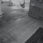 Raipur Theft: रायपुर के कटोरा तालाब इलाके में एक ही रात में 10 गाड़ियां चोरी होने का दावा सामने आया है। हालांकि पुलिस ने इस दावे से इनकार करते हुए कहा है कि पिछले 15 दिनों में इलाके से केवल 2 बाइक चोरी होने की शिकायत दर्ज हुई है। इनमें से एक बाइक बरामद कर ली गई है, जबकि दूसरी की तलाश जारी है।