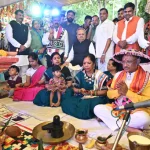 Hareli Tihar 2026: छत्तीसगढ़ के पहले लोकपर्व हरेली तिहार का आयोजन बुधवार 12 अगस्त को मुख्यमंत्री निवास, नवा रायपुर में किया जाएगा। मुख्यमंत्री विष्णु देव साय की मौजूदगी में आयोजित इस कार्यक्रम में वे हल-नांगर और अन्य कृषि औजारों की पूजा करेंगे। इसके साथ ही गेड़ी चढ़ने और पारंपरिक खेलों का भी आयोजन किया जाएगा।