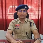 CG ASI Bribery: अंबिकापुर: साइबर ठगी मामले की जांच के दौरान कथित तौर पर 1 करोड़ रुपए की रिश्वत लेने के आरोपों के बीच सरगुजा रेंज के आईजी दीपक कुमार झा ने अंबिकापुर साइबर सेल के एएसआई प्रवीण कुमार राठौर और कॉन्स्टेबल अंशुल शर्मा को पुलिस लाइन अटैच कर दिया है। यह कार्रवाई वायरल ऑडियो सामने आने के बाद की गई है। वहीं, आईजी ने स्पष्ट किया है कि अब तक ट्रेनी आईपीएस एवं अंबिकापुर सीएसपी राहुल बंसल के खिलाफ कोई ठोस साक्ष्य नहीं मिले हैं।