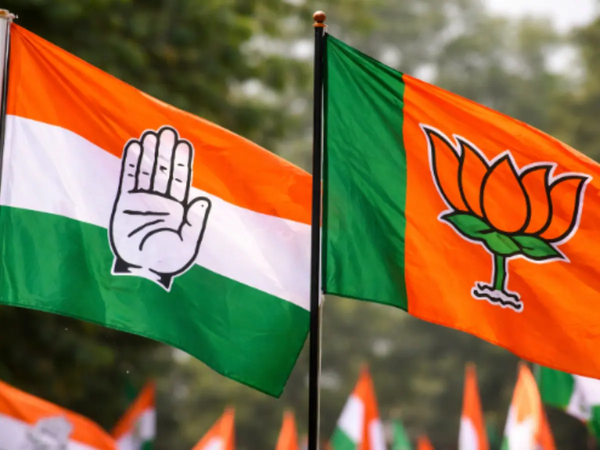 निकायों में भाजपा की प्रतिष्ठा दांव पर CG Election 2026: दुर्ग जिले के भिलाई, रिसाली और भिलाई-चरौदा नगर निगम तथा रायपुर के बिरगांव नगर निगम में दिसंबर में होने वाले चुनाव को लेकर राजनीतिक गतिविधियां तेज हो गई हैं। वर्ष 2021 में हुए चुनाव के समय प्रदेश में कांग्रेस की सरकार थी, जिसके चलते इन चारों नगर निगमों में कांग्रेस ने अपना कब्जा जमाया था। अब प्रदेश में भाजपा की सरकार होने के कारण इन चुनावों को दोनों प्रमुख दलों के लिए प्रतिष्ठा की लड़ाई माना जा रहा है।