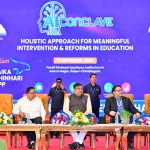 CG AI Conclave: छत्तीसगढ़ में स्कूल शिक्षा को तकनीक से जोड़ने की दिशा में बड़ा कदम उठाया गया है। राजधानी रायपुर के पंडित दीनदयाल उपाध्याय ऑडिटोरियम में राज्य स्तरीय AI कॉन्क्लेव का आयोजन किया गया। समग्र शिक्षा के तहत आयोजित इस कार्यक्रम में स्कूलों में आर्टिफिशियल इंटेलिजेंस (AI) के उपयोग से शिक्षा की गुणवत्ता बेहतर बनाने और विद्यार्थियों के समग्र विकास पर मंथन किया गया। विभाग का दावा है कि विद्यालयी शिक्षा में AI के प्रभावी उपयोग की पहल करने वाला छत्तीसगढ़ देश का पहला राज्य है।