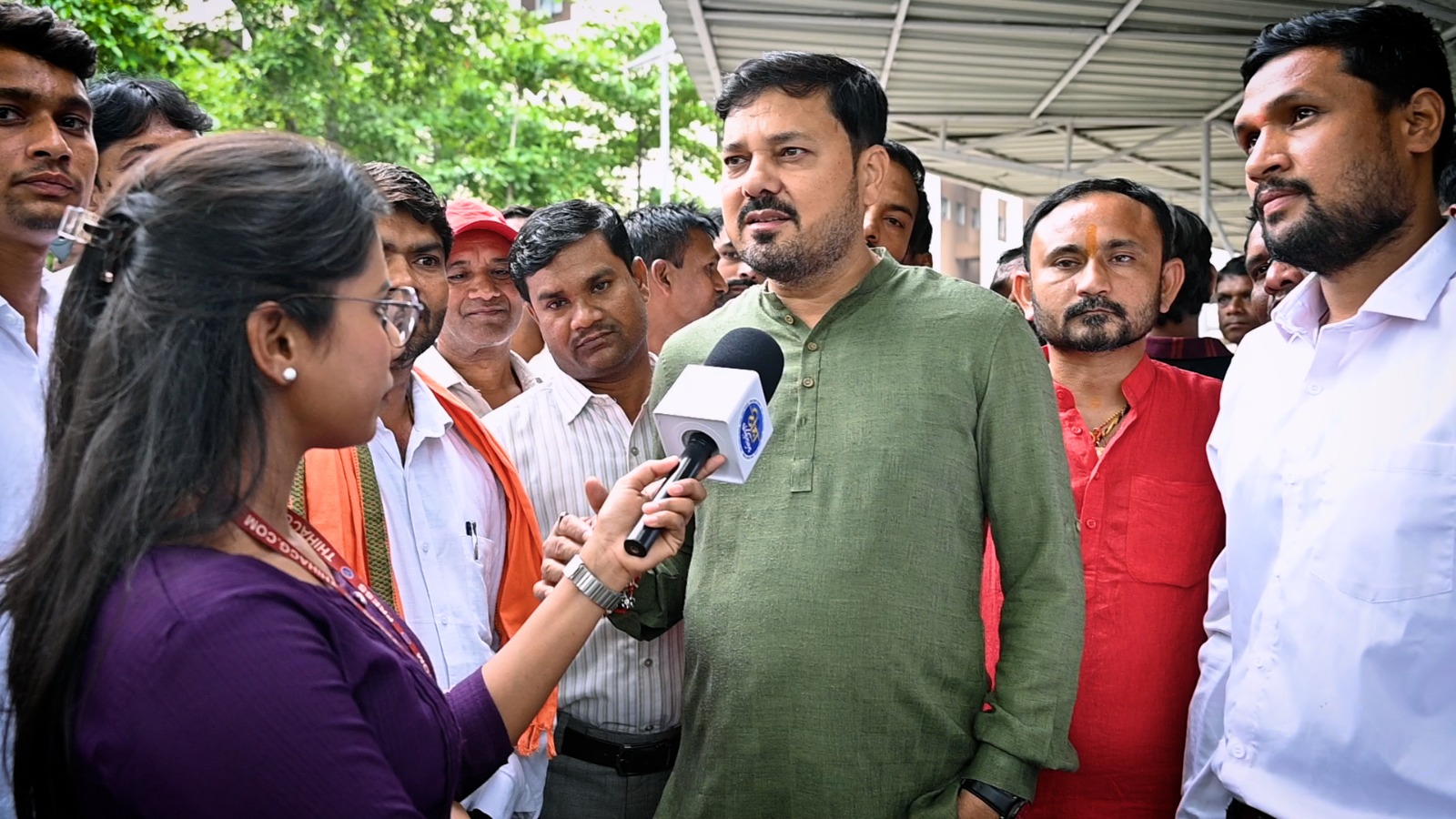 Raipur News: रायपुर विकास प्राधिकरण (RDA) की प्रस्तावित आवासीय परियोजना के लिए चिन्हित पिरदा गांव की जमीन का अधिग्रहण अब नहीं किया जाएगा। धरसीवां विधायक अनुज शर्मा की पहल पर वित्त एवं आवास मंत्री ओपी चौधरी ने ग्रामीणों को आश्वस्त किया कि यदि गांव के लोग अपनी जमीन नहीं देना चाहते हैं तो सरकार उनकी इच्छा का सम्मान करेगी और वहां आवासीय परियोजना नहीं लाई जाएगी।