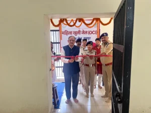 Raipur Open Jail: छत्तीसगढ़ में महिला बंदियों के पुनर्वास और आत्मनिर्भरता की दिशा में नई पहल की गई है। रायपुर सेंट्रल जेल में प्रदेश की पहली महिला ओपन जेल शुरू की गई है। यहां महिला बंदियों को रोजगार से जोड़ने के साथ सामान्य जीवन की ओर लौटने का अवसर दिया जाएगा।