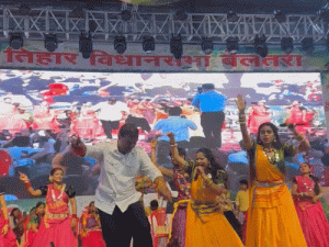 CG News: बिलासपुर के बहतराई स्टेडियम में सोमवार को बेलतरा विधानसभा की महिलाओं के लिए तीजा तिहार का आयोजन किया गया। विधायक सुशांत शुक्ला के नेतृत्व में कमल सखी परिवार और भाजपा विधानसभा बेलतरा की ओर से आयोजित इस कार्यक्रम में मुख्यमंत्री विष्णुदेव साय मुख्य अतिथि के रूप में शामिल हुए।