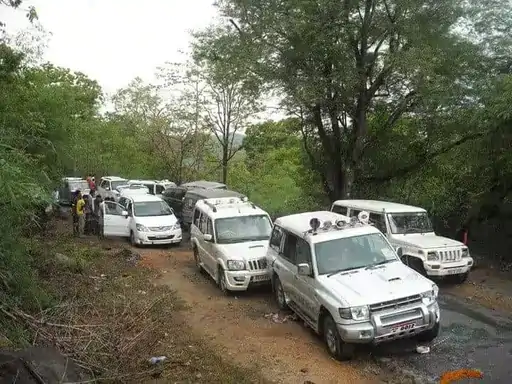 Jhiram Ghati Case: झीरम घाटी नक्सली हमले मामले में 5 सितंबर को जगदलपुर स्थित एनआईए कोर्ट ने सभी 10 आरोपियों को दोषी करार दिया है। इस मामले में 11 आरोपियों के खिलाफ सुनवाई चल रही थी। इनमें से एक आरोपी की सुनवाई के दौरान मौत हो चुकी है, जबकि बाकी 10 आरोपियों पर कोर्ट ने फैसला सुनाया है। अभियोजन पक्ष ने कोर्ट में 101 गवाहों के बयान और दस्तावेज पेश किए थे।