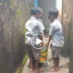 CG School Video: बिलासपुर जिले के तखतपुर विकासखंड के भरारी स्थित तेलियापुरान शासकीय प्राथमिक शाला में बच्चों से पानी से भरी भारी बाल्टी उठवाने का मामला सामने आया है। घटना का वीडियो सोशल मीडिया पर वायरल होने के बाद शिक्षा विभाग ने मामले की जांच के निर्देश दिए हैं।
