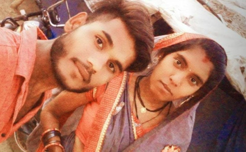 Durg Murder: छत्तीसगढ़ के दुर्ग जिले में चरित्र शंका के चलते पति ने पत्नी की हत्या कर दी। आरोपी ने पहले पत्नी के सिर पर मुक्के मारे और फिर गला दबाकर उसकी जान ले ली। वारदात के बाद हत्या को छिपाने के लिए आरोपी पत्नी को बीमार बताकर अस्पताल लेकर पहुंचा, लेकिन पुलिस जांच में पूरा मामला खुल गया। पुलिस ने आरोपी पति को गिरफ्तार कर लिया है।