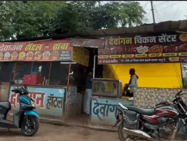 CG News: कांकेर जिले के चारामा में ढाबे में ग्राहकों को बैठाकर शराब पीने की सुविधा देने के मामले में पुलिस ने कार्रवाई की है। पुलिस ने देवांगन ढाबा संचालक मिथलेश उर्फ बल्ला देवांगन के खिलाफ आबकारी एक्ट के तहत मामला दर्ज कर उसे जेल भेज दिया है।