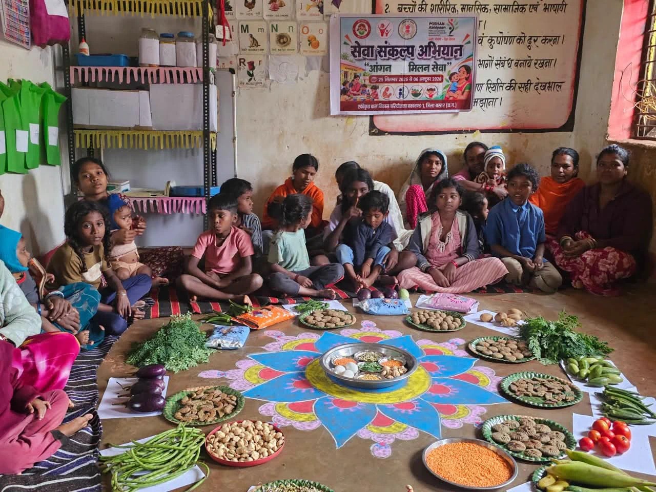 CG Anganwadi: कवर्धा। सेवा संकल्प अभियान के तहत एकीकृत बाल विकास सेवा परियोजना सहसपुर लोहारा के 259 आंगनबाड़ी केंद्रों में 28 सितंबर को ‘आंगन मिलन सेवा’ कार्यक्रम का आयोजन किया गया। सुबह 10 बजे से शाम 4 बजे तक चले कार्यक्रम में जनप्रतिनिधियों, महिलाओं, बच्चों के अभिभावकों, आंगनबाड़ी कार्यकर्ताओं, सहायिकाओं, मितानिनों और ग्रामीणों ने उत्साह के साथ भाग लिया।