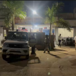 CG School Ragging: सरगुजा जिले के अंबिकापुर स्थित प्रयास आवासीय विद्यालय के हॉस्टल में रैगिंग के नाम पर दो छात्रों से मारपीट का मामला सामने आया है। आरोप है कि 12वीं कक्षा के छात्रों ने 11वीं के दो छात्रों के साथ मारपीट की और लोहे के कड़े से उनके सिर पर हमला कर दिया। घटना में दोनों छात्र घायल हो गए। मामले की जानकारी पुलिस तक पहुंचने के बाद परिजनों को इसकी सूचना मिली।