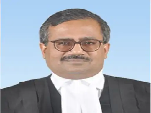 CG High Court: छत्तीसगढ़ हाईकोर्ट में जल्द बड़ा प्रशासनिक बदलाव होने जा रहा है। सुप्रीम कोर्ट कॉलेजियम ने ओडिशा हाईकोर्ट के जस्टिस कृष्ण राम मोहपात्रा को छत्तीसगढ़ हाईकोर्ट का नया चीफ जस्टिस नियुक्त करने की सिफारिश की है। वहीं, छत्तीसगढ़ हाईकोर्ट के वरिष्ठ जज जस्टिस संजय के. अग्रवाल को राजस्थान हाईकोर्ट का चीफ जस्टिस बनाने की अनुशंसा की गई है।