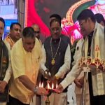 Agrasen Jayanti Holiday: छत्तीसगढ़ के मुख्यमंत्री विष्णुदेव साय ने अंबिकापुर में आयोजित अग्र महाकुंभ 2026 में अग्रसेन जयंती पर सार्वजनिक अवकाश की घोषणा की है। अग्रवाल समाज की मांग पर मुख्यमंत्री ने यह ऐलान करते हुए भगवान अग्रसेन की जीवनी को माध्यमिक स्तर के पाठ्यक्रम में शामिल करने के लिए प्रस्ताव रखने की बात भी कही।
