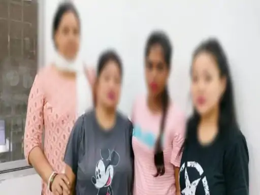 Raipur Spa Center: राजधानी रायपुर में स्पा सेंटर की आड़ में ड्रग्स का कारोबार करने का मामला सामने आया है। पुलिस ने ग्राहक बनकर स्पा सेंटर में दबिश दी और कार्रवाई करते हुए तीन युवतियों को गिरफ्तार किया। आरोपियों के पास से करीब 15 ग्राम ड्रग्स बरामद की गई है।